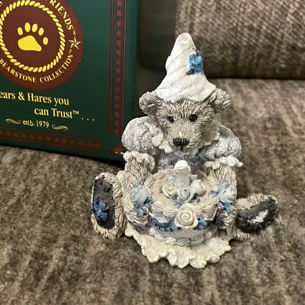 BOYDS BEARS & FRIENDS 1993 Bailey’s Birthday Figurine VINTAGE Style # 20…